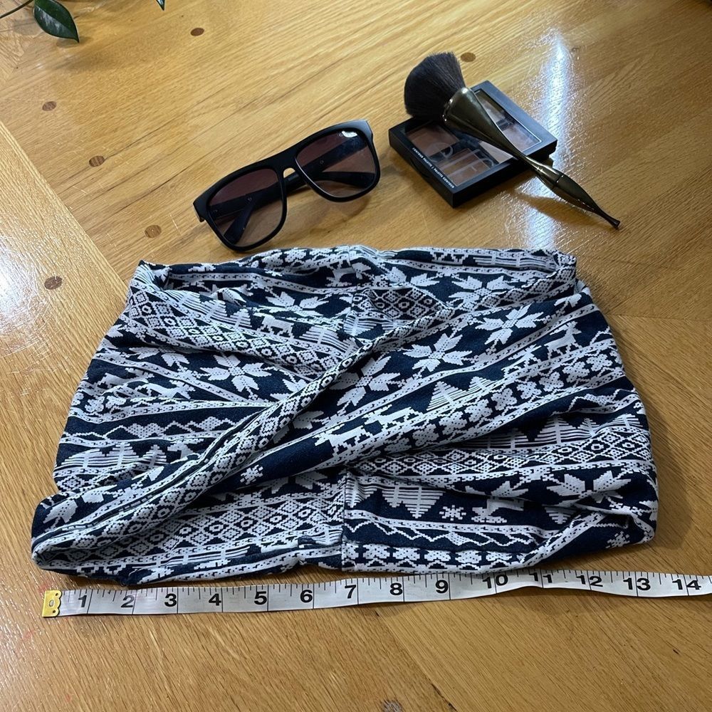 Infinity scarf moose, Christmas tree and snowflake pattern.